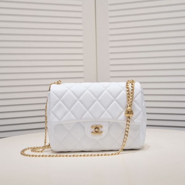 シャネルバッグ正面デザイン